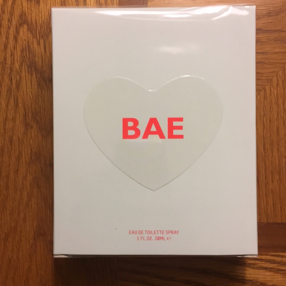 Kkw Kimoji hearts Bae